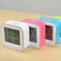 新款可充电闹钟带温度带湿度带贪睡带光控感应功能温湿度表