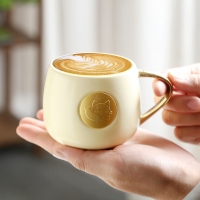 创意铜牌陶瓷马克杯可爱女生猫咪咖啡杯子水杯金把手电镀印制logo