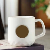 黑白铜牌马克杯咖啡杯陶瓷水杯创意马克杯企业礼品广告杯雕刻logo